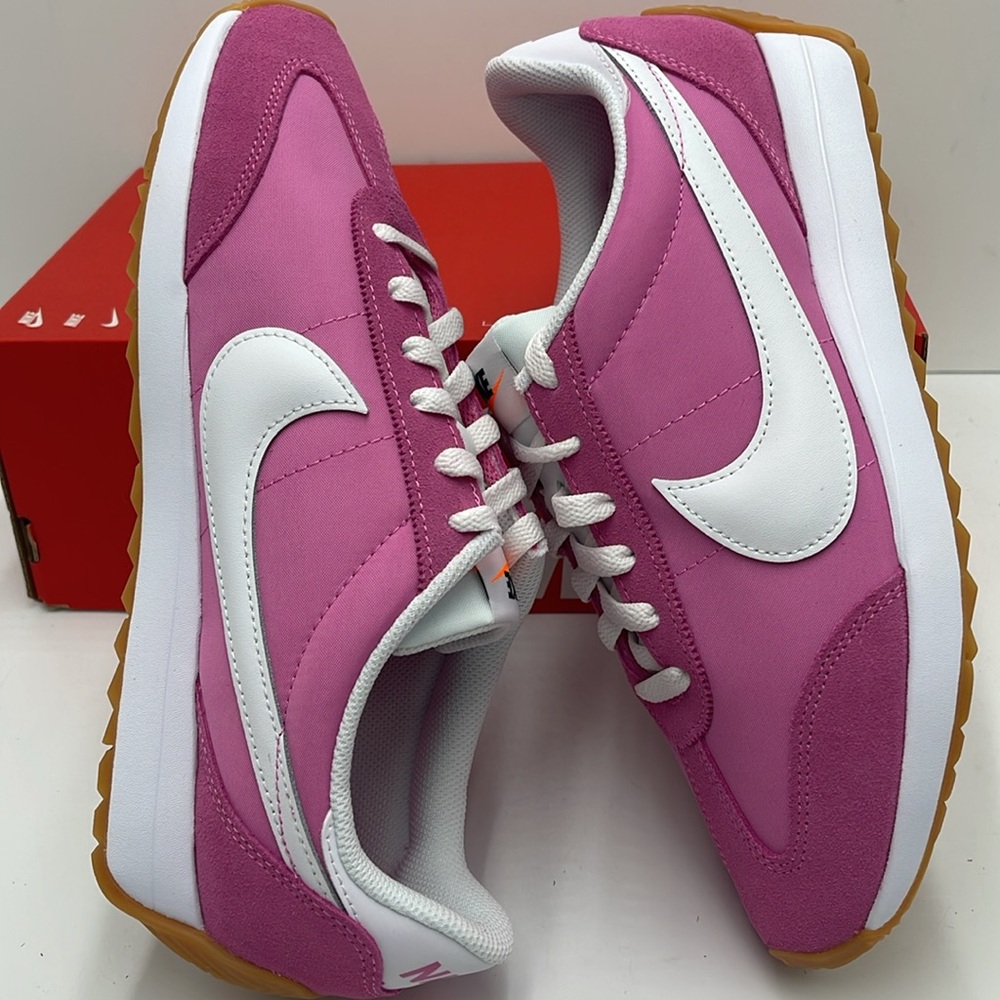 Nike WMNS Pacific
Playful Pink/Gum Light
Brown/Safety Orange/White
HM4771-602 - Picture 9 of 16